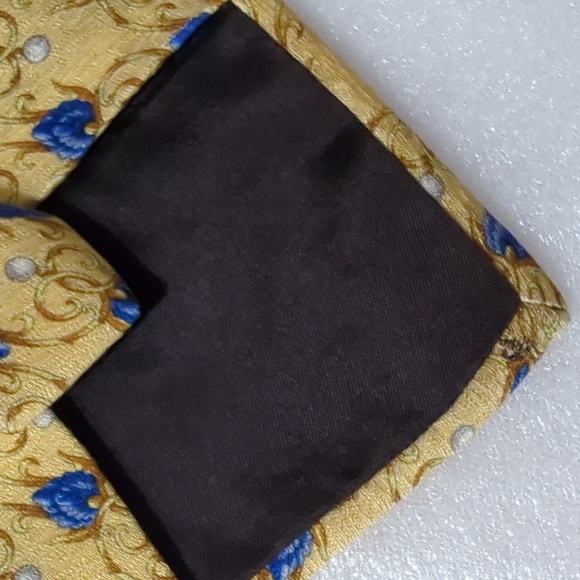 Van Heusen Silk Tie Gold and Blue Size 3 3/4" x 58" - Picture 4 of 5